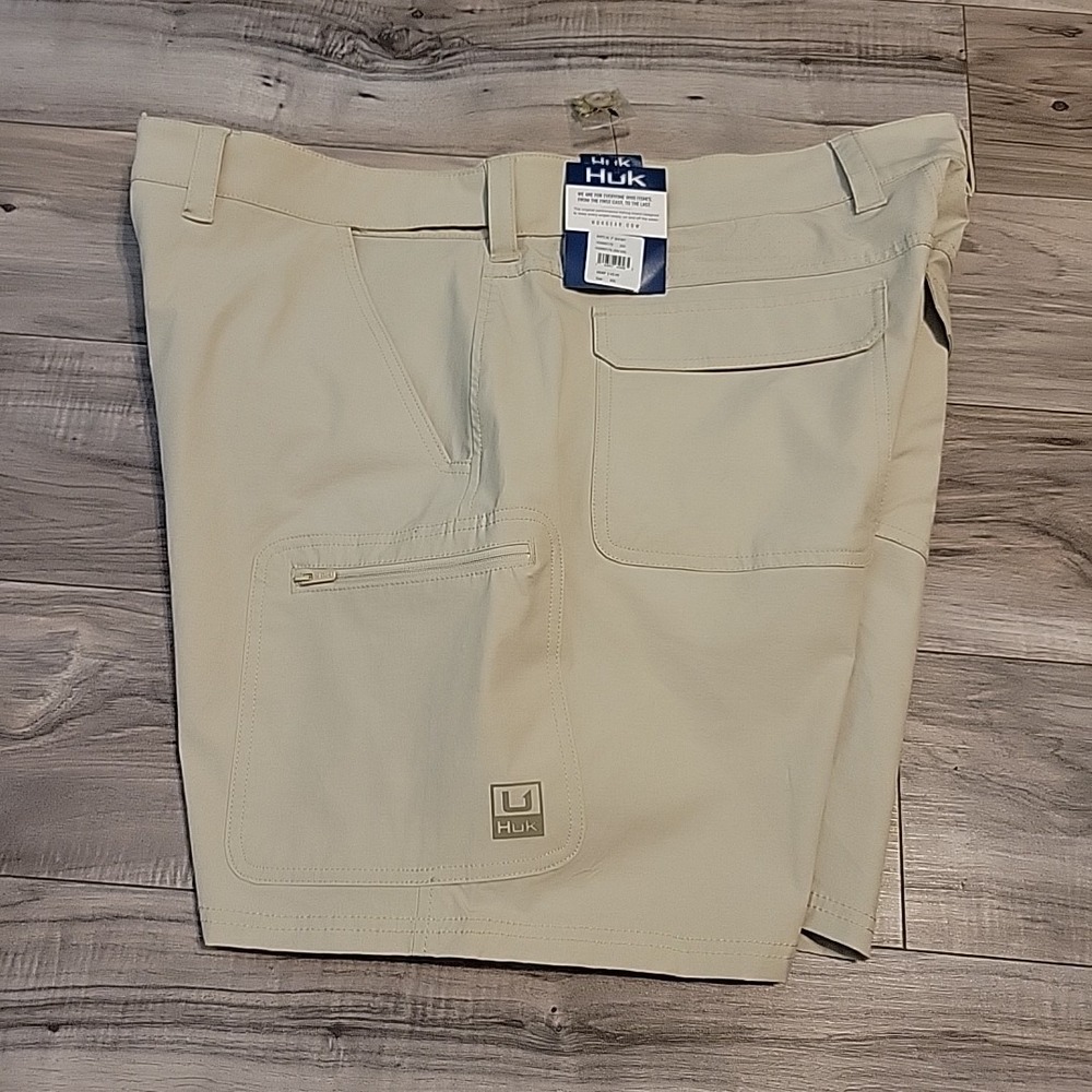 Huk Next Level Shorts Mens XXL Beige Performance Fishing‎ Stretch Outdoor NEW